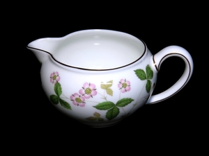 # Wedgwood сливочник лесная земляника ( включение в покупку объект товар )