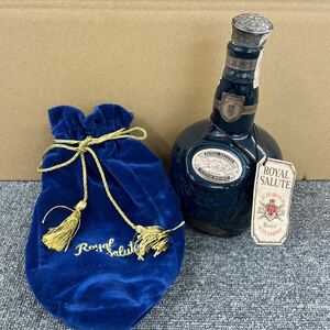 68. ★未開栓★ ロイヤルサルート 21年 ROYAL SALUTE スコッチ ウイスキー SCOTCH WHISKY 青陶器ボトル 古酒 コルク折れ