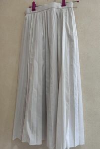 プリーツスカート　オフホワイト　ＧＵ　Ｓサイズ