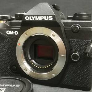 【美品♪】OLYMPUS オリンパス OM-D E-M5 Mark III ボディ 2037万画素 ミラーレス 一眼 カメラ/ブラック/動作品の画像2