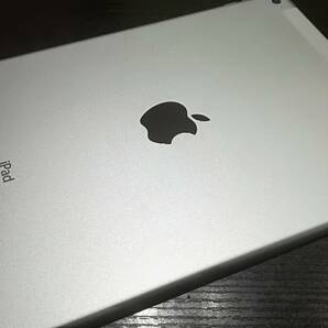 【動作品♪】au Apple iPad Air 2 Wi-Fi+Cellular 16GB A1567(MGH72J/A)判定〇/シルバーの画像5