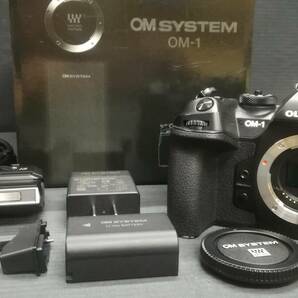 【良品♪】OLYMPUS オリンパス OM SYSTEM OM-1 ボディ 2037万画素 ミラーレス 一眼 カメラ/ブラックの画像1