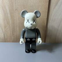 ☆BE@RBRICK ベアブリック KAWS カウズ LTD005 400% フィギュア(中古品/現状品/保管品)☆_画像1