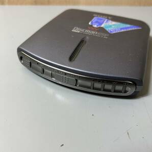 ☆ジャンク品 SONY ソニー Discman ディスクマン D-626 ポータブルCDプレーヤー WALKMAN CDウォークマン ESP(中古品/現状品/保管品)☆の画像2