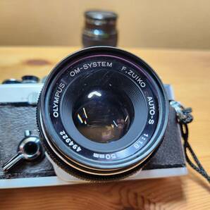 ☆2点セット OLYMPUS オリンパス フィルム一眼レフ OM-1 + レンズ: E.ZUIKO AUTO-T 100mm 1:2.8 フィルム カメラ(中古品/現状品/保管品)☆の画像3