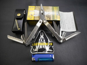 ナイフ　レザーマン　　LEATHERMAN SUPER TOOL 　オリジナル革製キャリーケースで箱入り　（－－－）