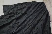 伊太利屋 近年モデル 刺繍ボタニカル柄ガウンロングカーディガン サイズ11 黒色 羽織り 薄手_画像4
