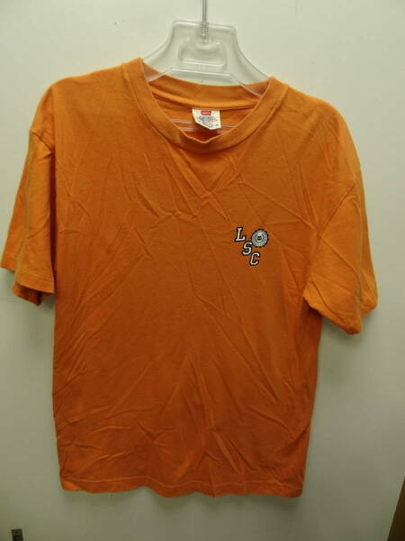 全国送料無料 リーバイ・ストラウス LEVI'S メンズ 綿100%素材 左胸ワンポイントプリント オレンジ色 半袖Tシャツ サイズ M