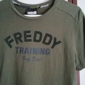 FREDDY★メンズロゴ Tシャツ 半袖★サイズS　バイラバイラdddカーキ