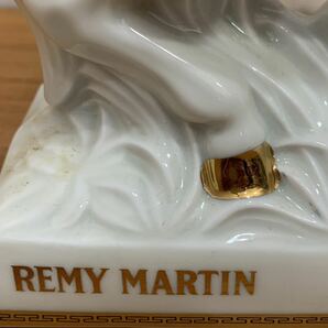 ☆☆送料無料☆☆ REMY MARTIN レミーマルタン コニャック ブランデー ケンタウロス 白 陶器 重量約1645ｇ 700ml 40％ 古酒 未開栓の画像4