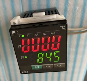 通電確認済　PXV4TaAY1-0Y000 デジタル 温度調節計