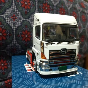  custom ticket craft Profia SH4×2 high roof tractor white white lip spoiler frame etc. red color . custom ( Dan b truck )