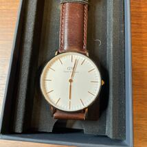 A4/【中古品】Daniel Wellington 白文字盤 クォーツ ダニエルウェリントン ダニエル レザーベルト 時計 腕時計 ファッション_画像2