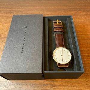 A4/【中古品】Daniel Wellington 白文字盤 クォーツ ダニエルウェリントン ダニエル レザーベルト 時計 腕時計 ファッション