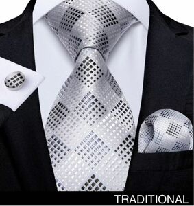綺麗なシルバーグレー幾何学柄ネクタイ　ポケットチーフ　カフス　3点セット　結婚式