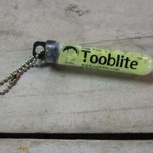 GLOW STICKS Tooblite グロースティック MADE IN U.S.A. アウトドア 防水 耐久性 半永久的 キーホルダー DIY の画像1