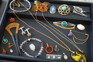 C120 ジャンク含む 天然石など ネックレス ブローチ ブレスレット他 ヴィンテージ アクセサリー 大量 セット まとめて おまとめ まとめ売り