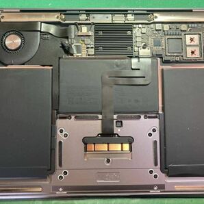 ジャンク Apple MacBook Air (13-inch, 2019) A1932 EMC3184 起動しません部品取り 現状品 /スペースグレーの画像9