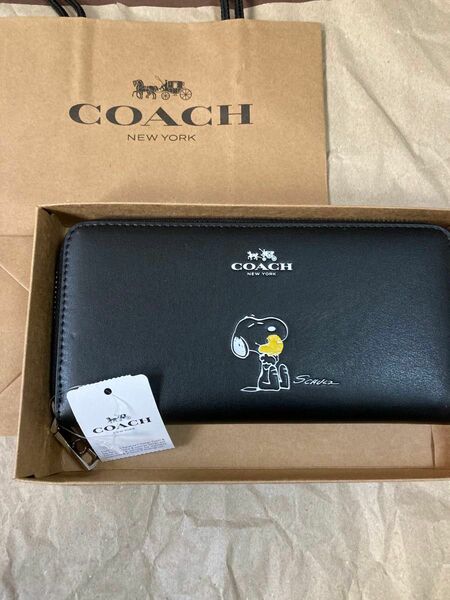 COACH PEANUTSコラボ長財布 スヌーピー　アウトレット