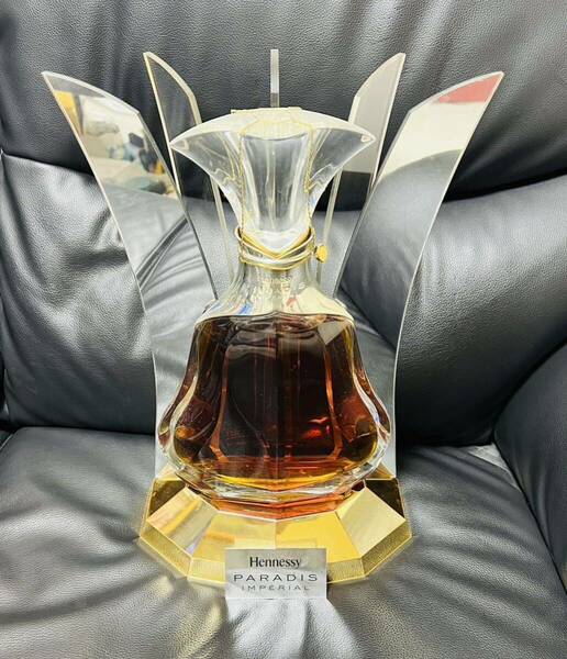 Hennessy PARADIS IMPERIAL ヘネシー パラディ アンペリアル　クリスタルボトル・ディスプレイケース付き！未開封　正規輸入品　MHD 