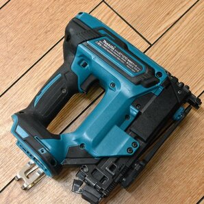 D056★makita マキタ ST121DZ 18V用 充電式 タッカ★ジャンク品★＜ニューポーン＞の画像4