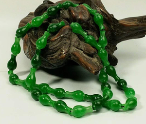 清代　帝王緑翡翠の花瓶珠　ネックレス