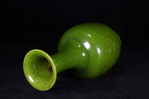 清代　康煕年　緑釉　開片　古磁瓶