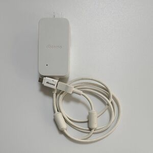 【中古】変換アダプタ付 ドコモ純正 docomo select ACアダプタ05