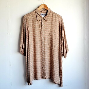 208◆UN TIED レーヨン 半袖シャツ size2X ブラウン系 総柄 シンプル 中古 USED 古着 ビッグサイズ オーバーサイズ