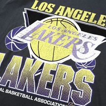 K04183L2 未使用品 Mitchell&Ness/ロサンゼルスレイカーズ Tシャツ【サイズ：XL】チャコール NBA VINTAGE CRACKED ミッチェルアンドネス_画像3