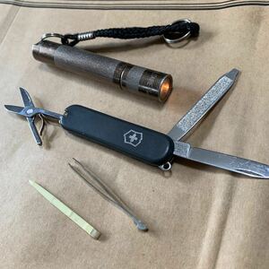  старый Victorinox Classic . старый Maglite санки tail 