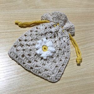 かぎ針編み　お花モチーフ巾着袋　ハンドメイド　ポーチ　小物入れ　手編み