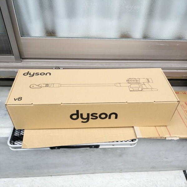 送料無料　開封済み未使用　dyson ダイソン コードレスクリーナー V8 　SV25