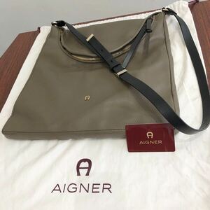 AIGNER アイグナー ショルダーバッグ レザー イタリア製 本革 グレージュ ゴールド金具 レディース 鞄 薄型 斜め掛け シンプル