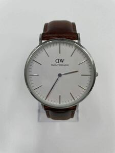 ★腕時計ダニエルウェリントン Daniel Wellington 白文字盤 茶色レザーベルト ユニセックス 稼働