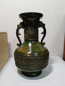 峰雲　青銅花瓶