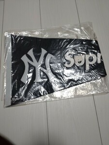 supreme yankees ペナント 