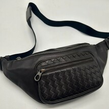 極美品◆ ボッテガヴェネタ BOTTEGA VENETA ボディバッグ ウエストポーチ ショルダー イントレチャート レザー 本革 ビジネス メンズ 茶 鞄_画像1