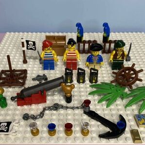 レゴ LEGO 海賊ごっこ遊び ミニフィグ4体（大3.小1） 海賊シリーズの画像1