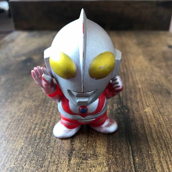 ウルトラマン　レトロ　フィギュア