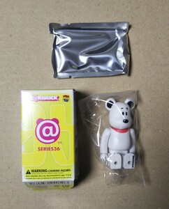 BE@RBRICK Bearbrick серии 36 животное ( Peanuts )meti com игрушка MEDICOMTOY Snoopy ( внутри пакет нераспечатанный )