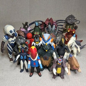 15◆ウルトラ怪獣 19体 ソフビ フィギュア 円谷プロ BANDAI　おまとめ　怪人 星人