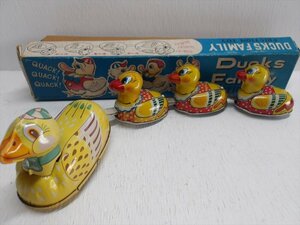 Ducks Family Friction Toy жестяная пластина 1960~80 годы примерно подлинная вещь сделано в Японии a Hill фрикцион с коробкой смешанные товары 