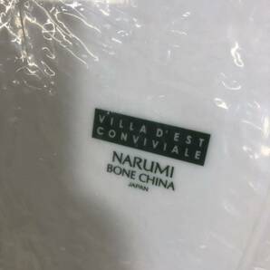 【現状品】未使用 NARUMI ナルミ 27ｃｍスクエアリムプレート スタンド付き 飾り皿 箱付きの画像4