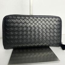 【極美品】BOTTEGA VENETA イントレチャート 長財布 ラウンドジップ レザー ブラック ファスナー 本革 黒 メンズ レディース ロング_画像3