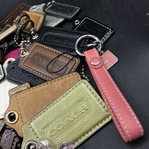 M460 COACH コーチ タグ チャーム キーホルダー 50個 まとめ売り 大量 レザー ゴールド シルバー ピンク ブラック ブラウン プレート _画像5