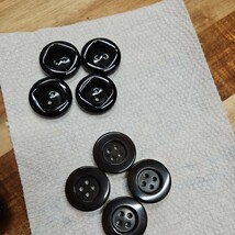 四つ穴ボタン　約2８mm 2種8個セット　凹凸デザイン　 材料　ボタン　ハンドメイドに　洋裁_画像1