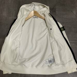 K ▼ 都会のカジュアルウェア!! STONE ISLAND JUNIOR ストーンアイランド 子供服 ジップアップ パーカ / フーディ size:142 キッズ WHITEの画像6