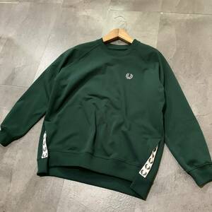 H ▼ 都会のカジュアルウェア '着心地抜群' FRED PERRY フレッドペリー ストレッチ素材 サイドスリット 長袖 スウェット トレーナー size:M