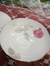 g_t U342 NARUMI bone china(ナルミボーンチャイナ) 人気の高い薔薇カレスシリーズ　カップ&ソーサーです。一客　中古_画像6